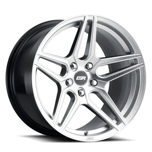 ESR RF15 Hyper Silver - 18x9.5 | 5x114.3 | +22 | 72.6mm